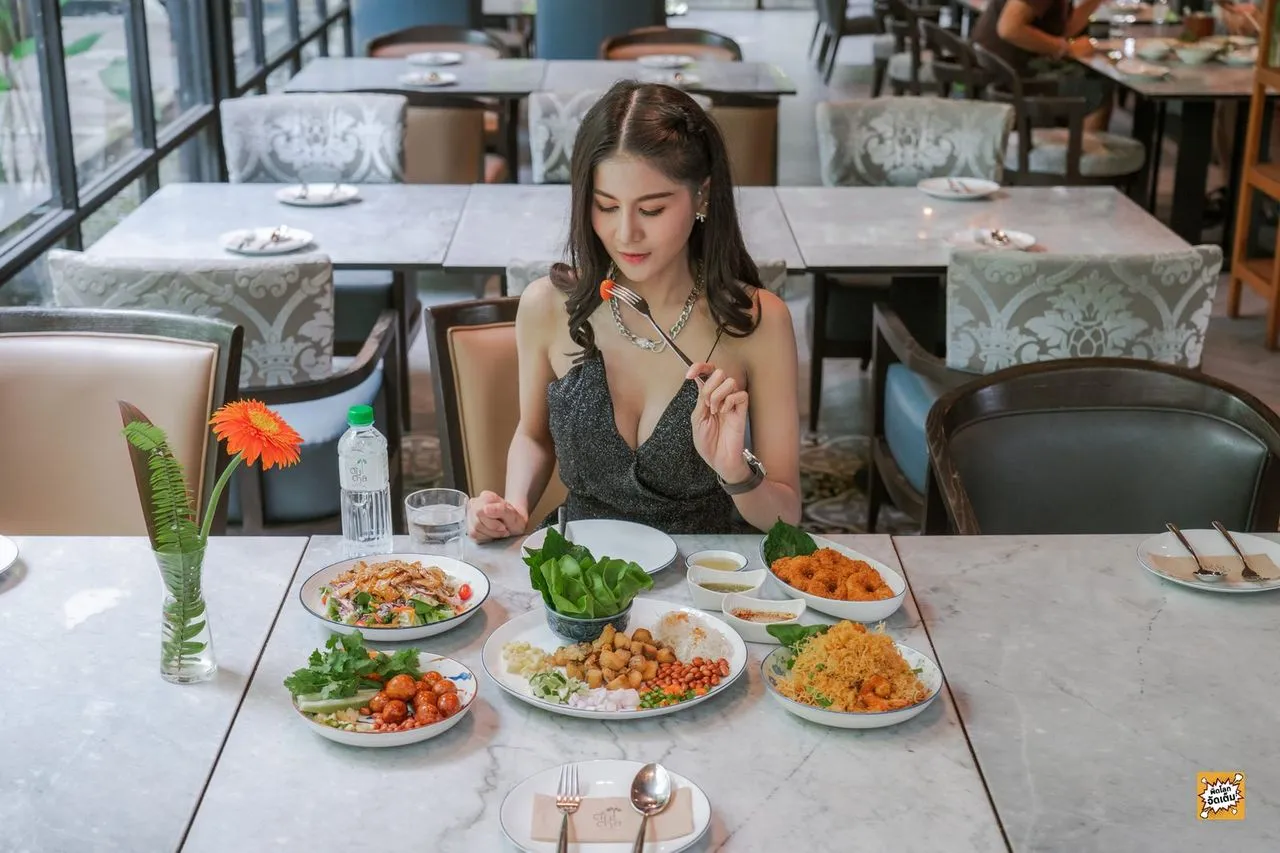 อาหารที่ร้านอาหารต้นตาล