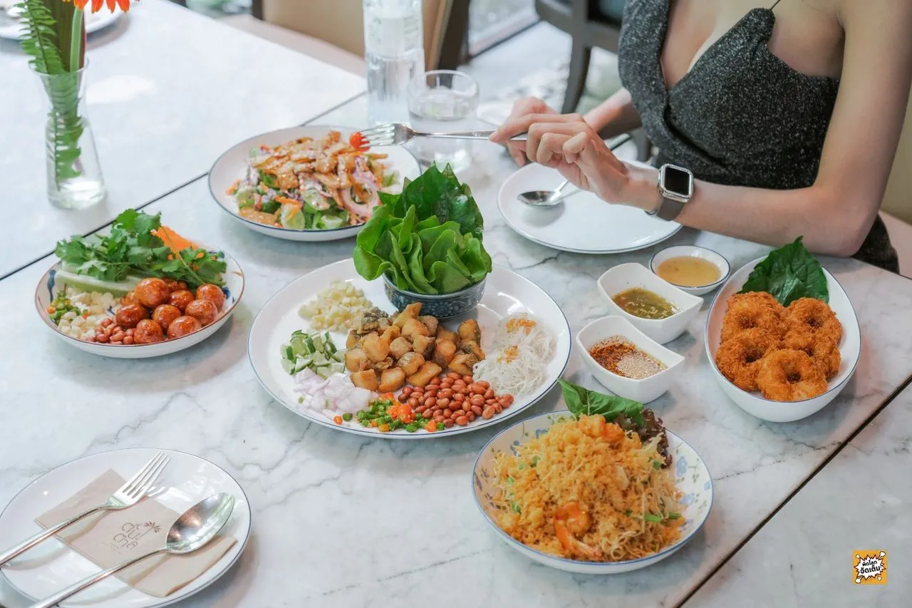 อาหารที่ร้านอาหารต้นตาล